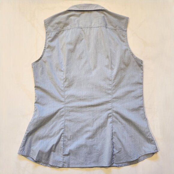 H&M Sleeveless Button Down Top Women's 12 Light Blue Fitted V-Neck Tailored‎ Fit - Picture 2 of 7